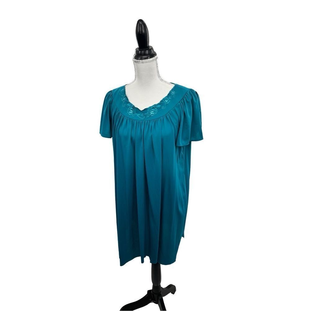 Miss Elaine vintage nightgown